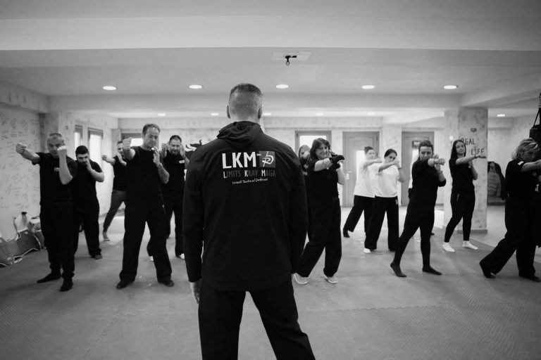 Πολλαπλοί αντίπαλοι και χρήση Krav Maga