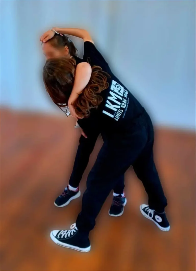 Krav Maga &gamma;&iota;&alpha; &pi;&alpha;&iota;&delta;&iota;ά &alpha;&pi;ό &tau;&eta;&nu; LKM