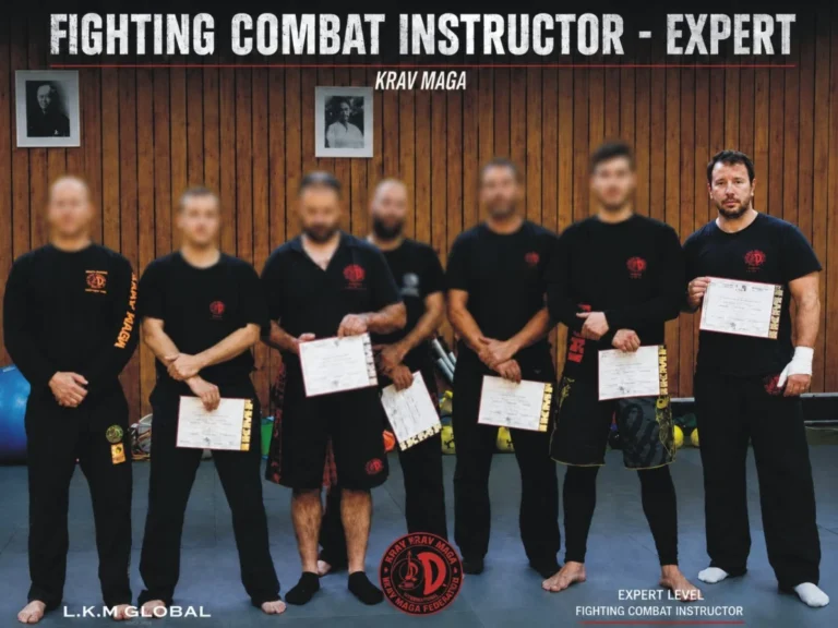 Fighting Combat Instructor &ndash; Expert, &eta; &pi;&omicron;&rho;&epsilon;ί&alpha; &tau;&omicron;&upsilon; &Theta;&omicron;&delta;&omega;&rho;ή &Nu;&tau;&iota;&nu;ό&pi;&omicron;&upsilon;&lambda;&omicron;&upsilon; &sigma;&tau;&omicron; &alpha;&nu;ώ&tau;&alpha;&tau;&omicron; &epsilon;&pi;ί&pi;&epsilon;&delta;&omicron; &epsilon;&kappa;&pi;&alpha;ί&delta;&epsilon;&upsilon;&sigma;&eta;&sigmaf; &tau;&omicron;&upsilon; &sigma;&tau;&omicron; Krav Maga &kappa;&alpha;&iota; &omega;&sigmaf; &epsilon;&pi;&iota;&kappa;&epsilon;&phi;&alpha;&lambda;ή&sigmaf; &Epsilon;&kappa;&pi;&alpha;&iota;&delta;&epsilon;&upsilon;&tau;ή&sigmaf; &Epsilon;&lambda;&lambda;ά&delta;&omicron;&sigmaf;.